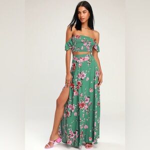 Lulu’s Green Floral Print 2 Piece Maxi Dress
Size: Medium